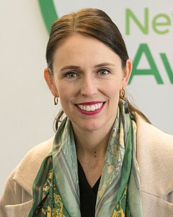 How tall is Jacinda Ardern?